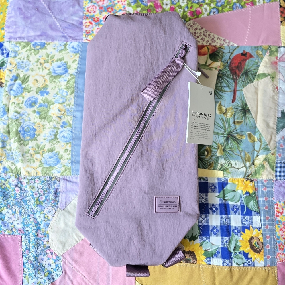*NWT* LULULEMON Fast Track Bag 2.0 9L In Lavender Lux - Picture 2 of 12